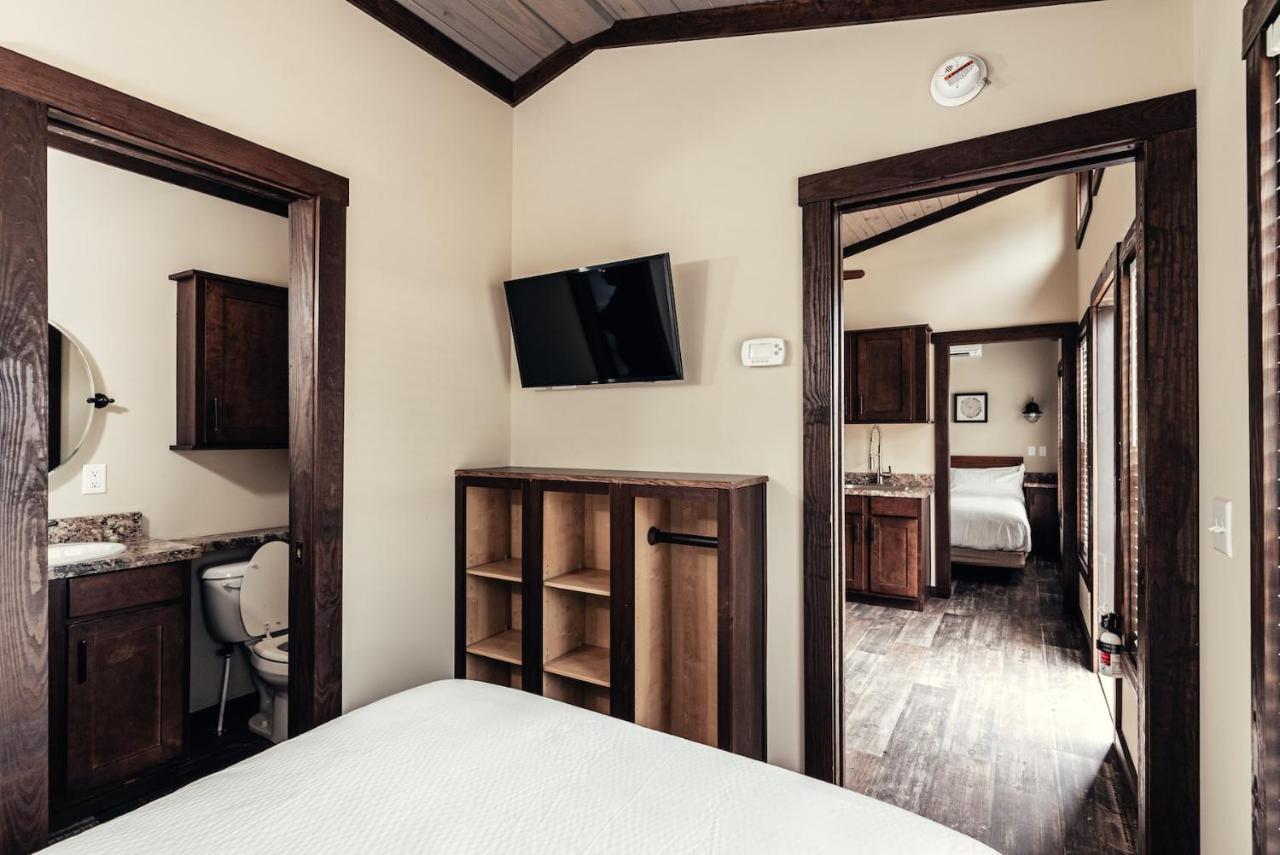 Отель Camp Cedar Мейсон Экстерьер фото